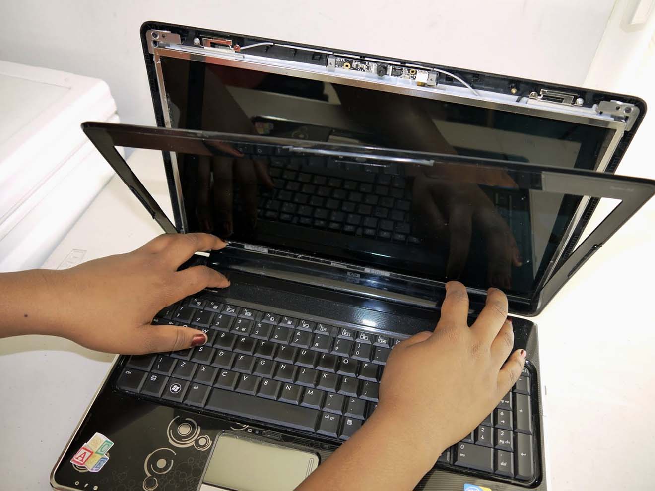 Замена экрана ноутбука HP в Раменском